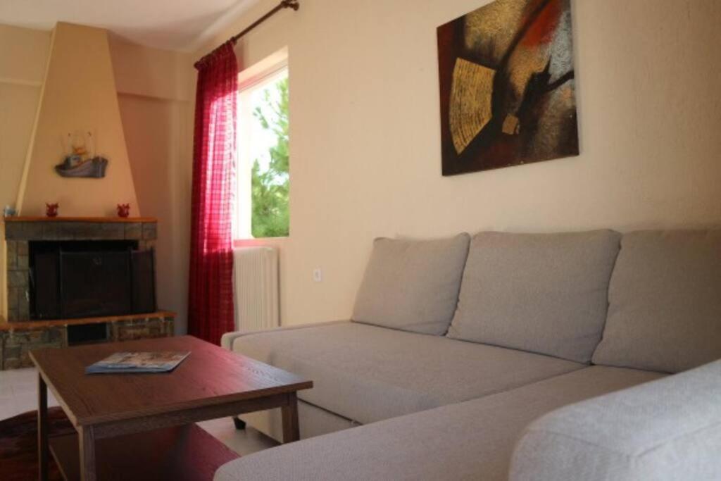 Anestis Apartment Akrata Exteriör bild